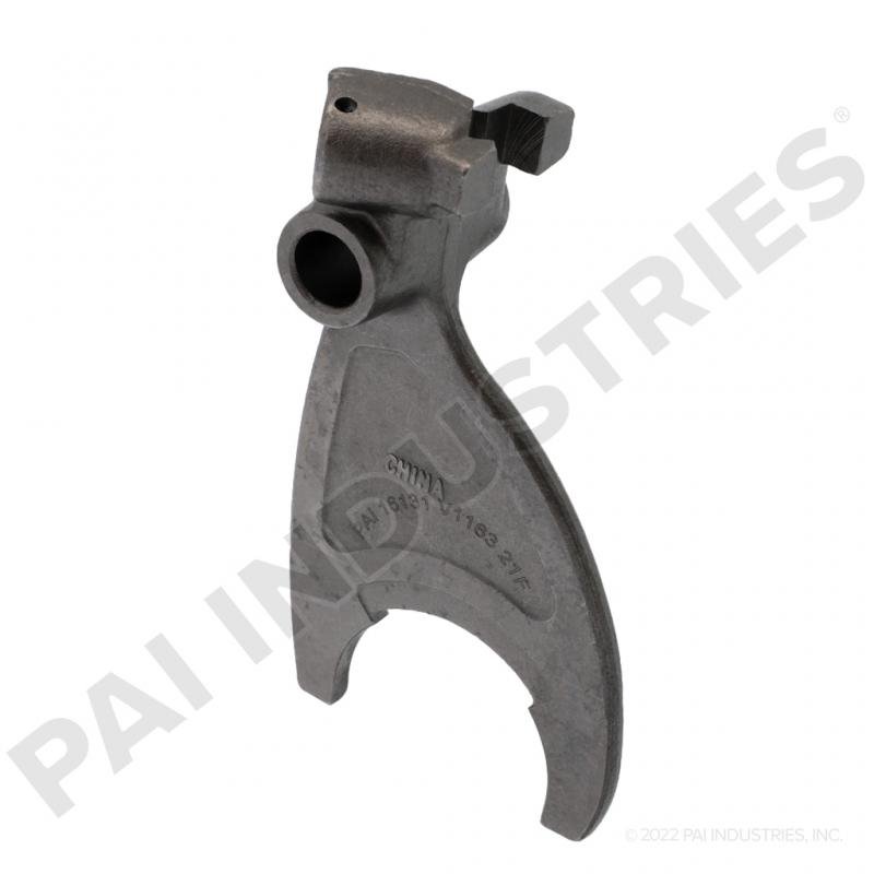 Horquilla de cambios de reversa PAI EF06390 para transmisión Eaton Fuller referencia 16131